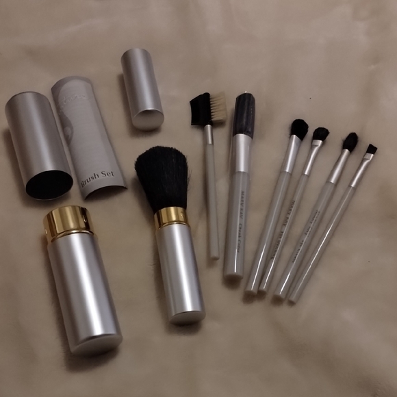 Mary Kay Signature Travel Makeup Brush Set - Picture 2 of 5